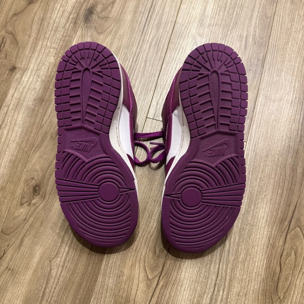 Nike Kids Sneakers in Purple and White - Picture 5 of 6